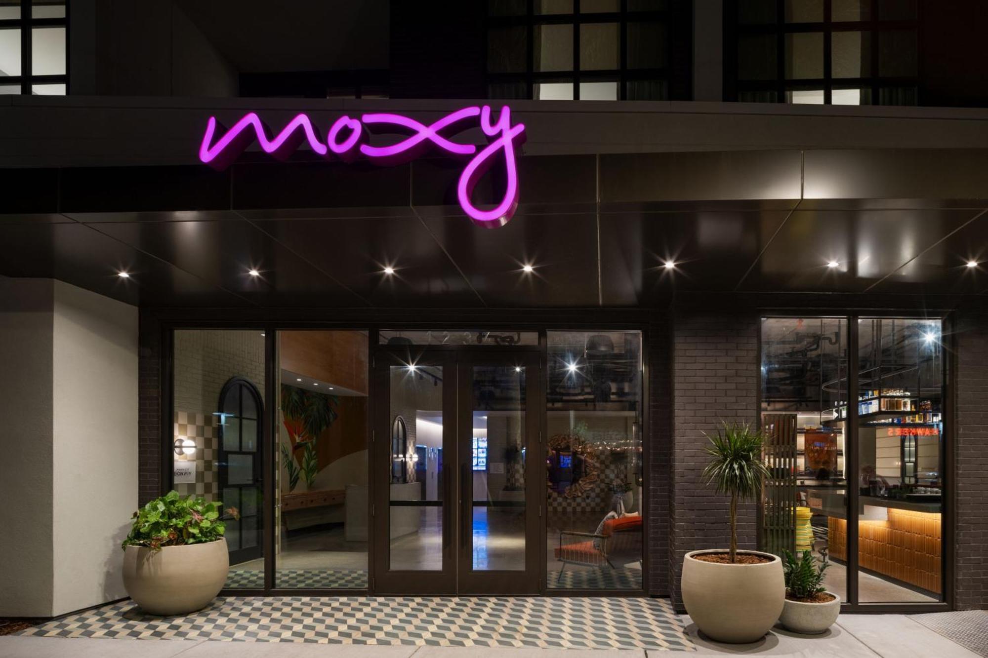 Moxy St. Petersburg Downtown Hotel Bagian luar foto